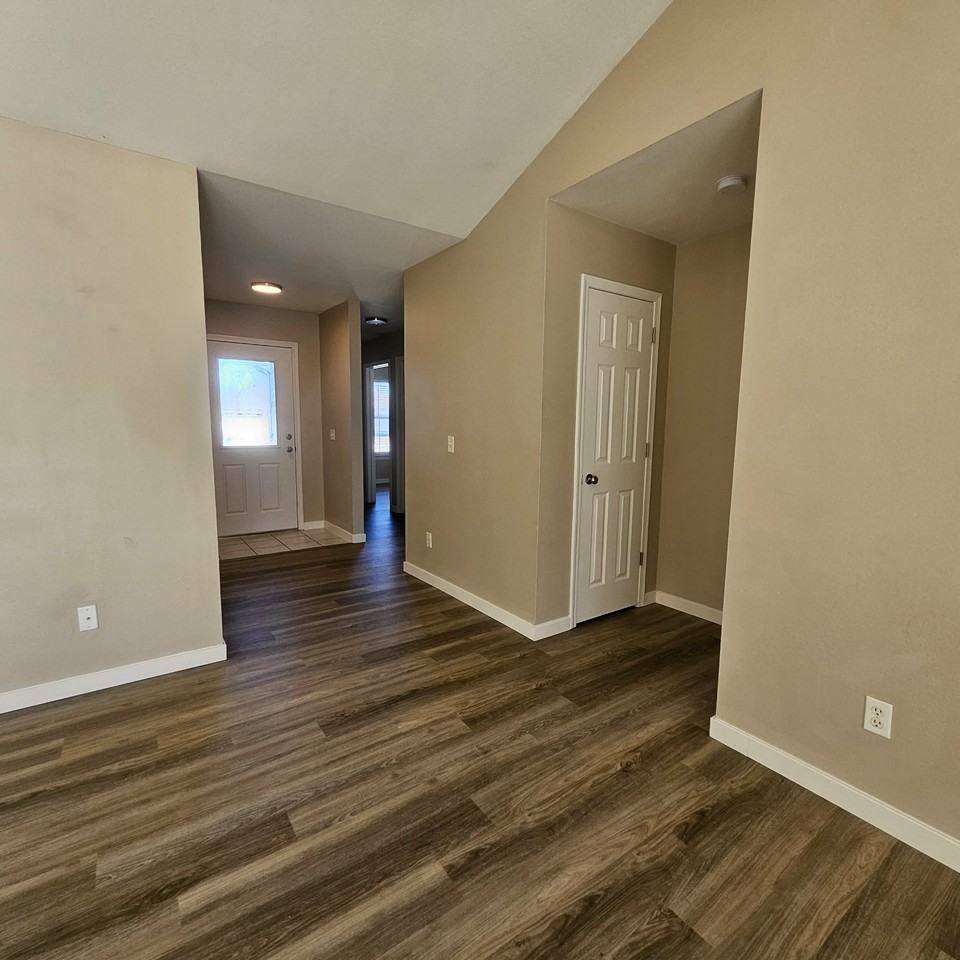2505 Sw Choctaw St #1 - Photo 2 of 19