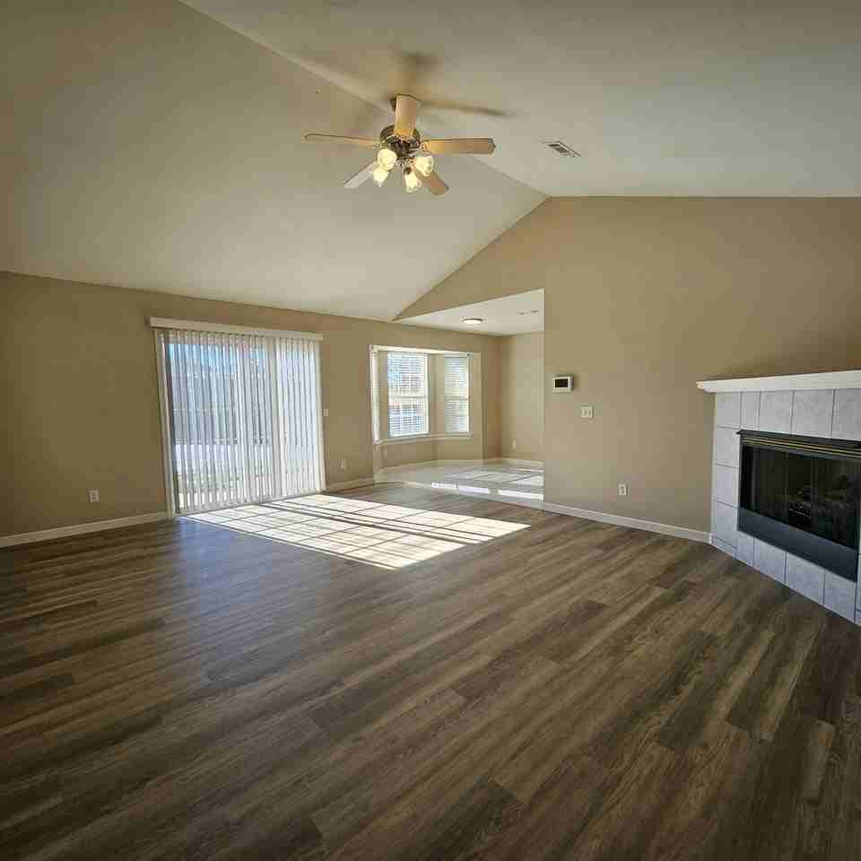 2505 Sw Choctaw St #1 - Photo 6 of 19