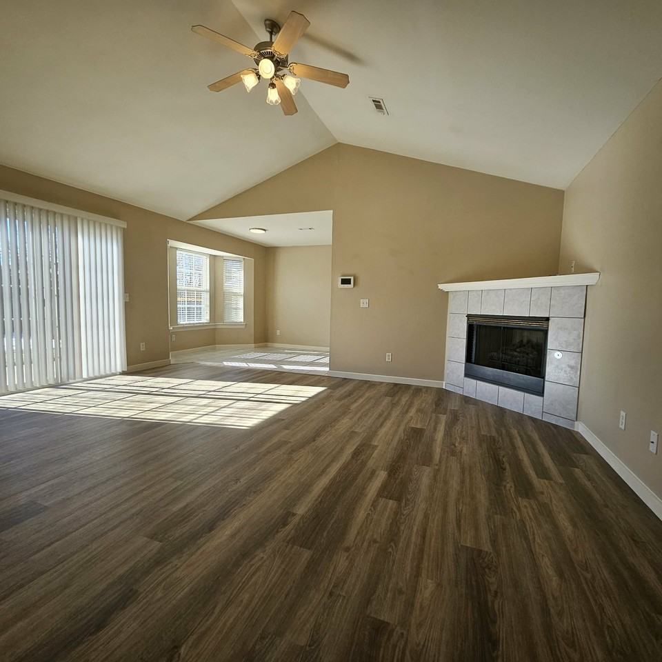 2505 Sw Choctaw St #1 - Photo 7 of 19