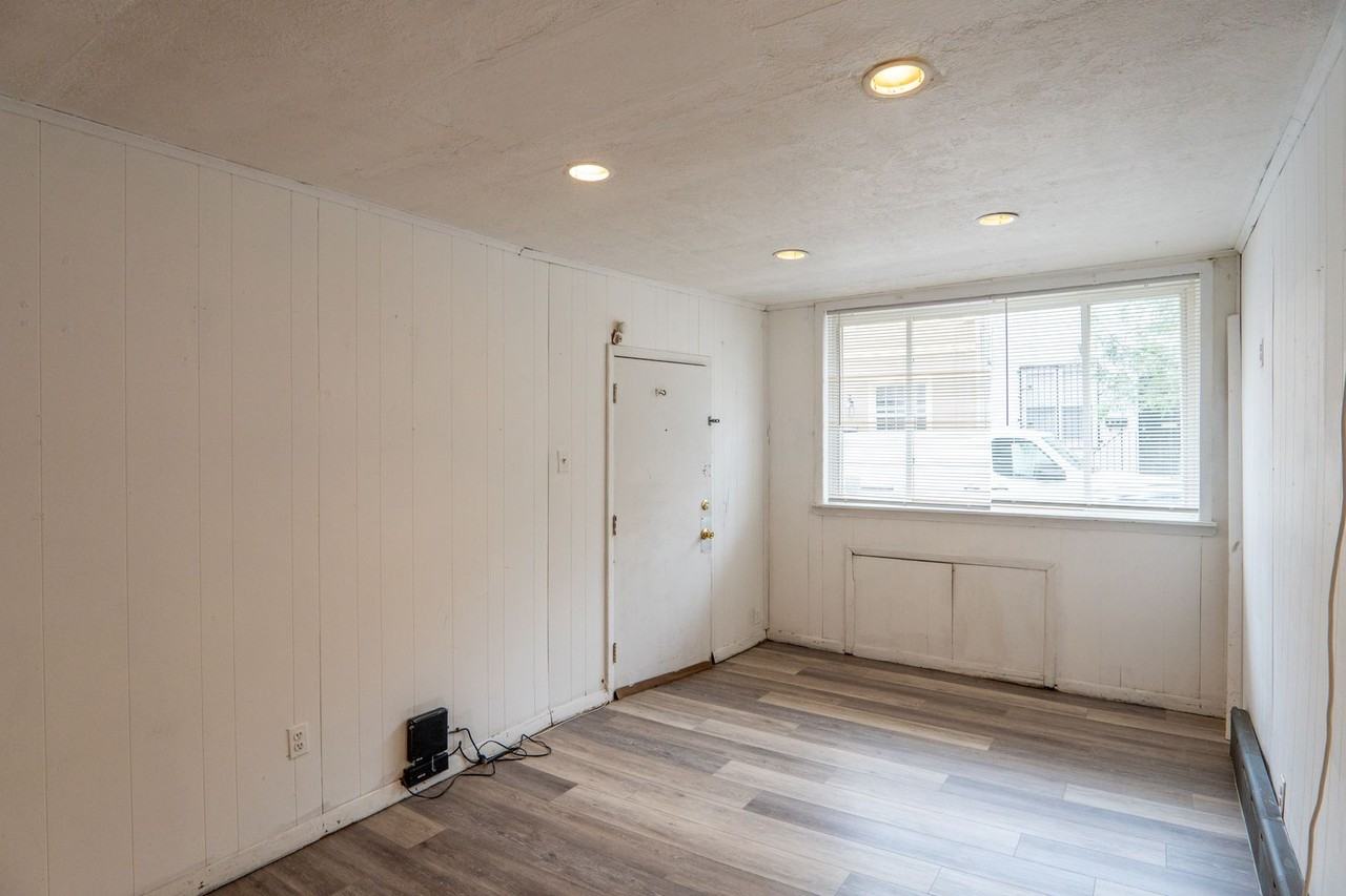 635 Dudley St - Photo 3 of 26