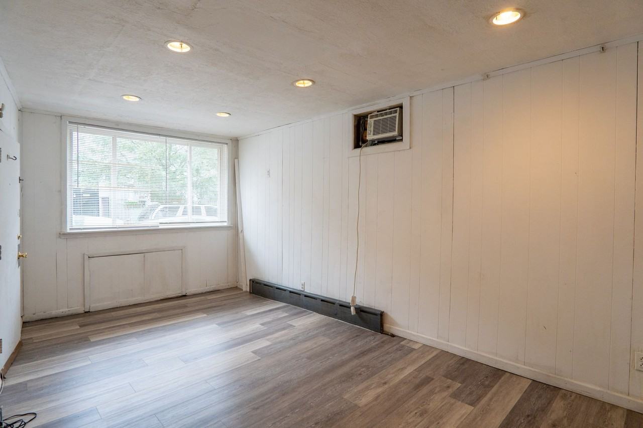 635 Dudley St - Photo 4 of 26