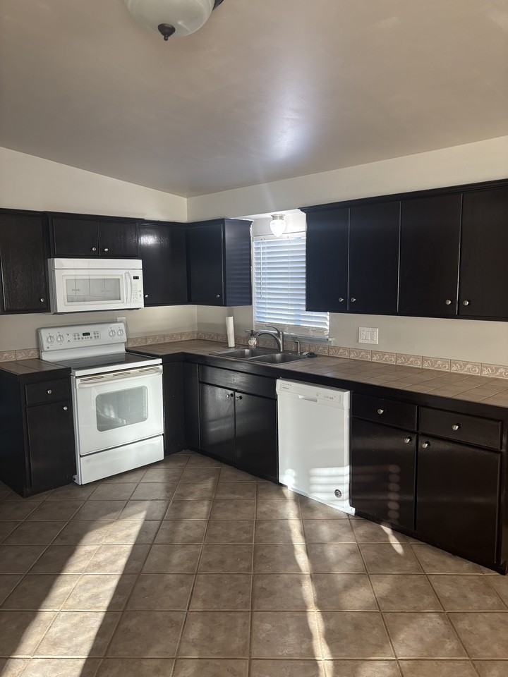 968 Stokes Ave #1 - Photo 6 of 15