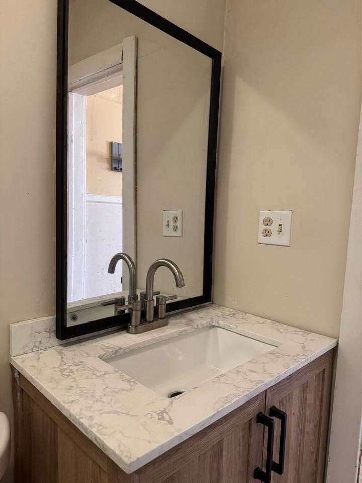 820 Shaw St #2 - Photo 3 of 8