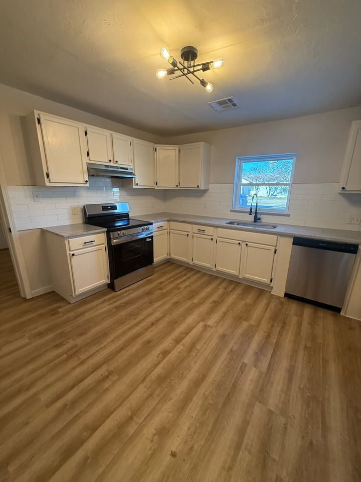 6208 Nw 34th St #1 - Photo 5 of 13