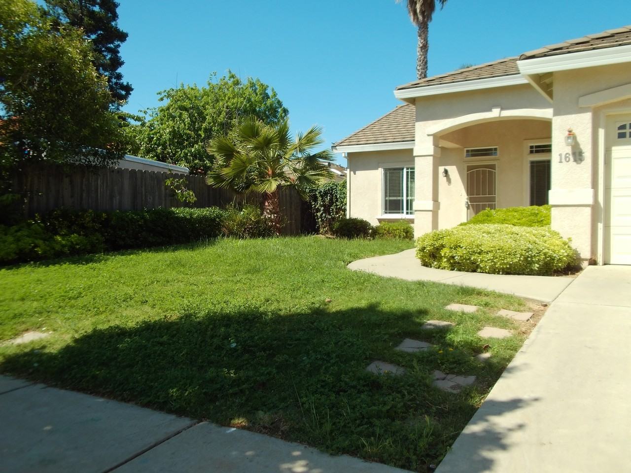 1615 Bay Dr #1 - Photo 2 of 19