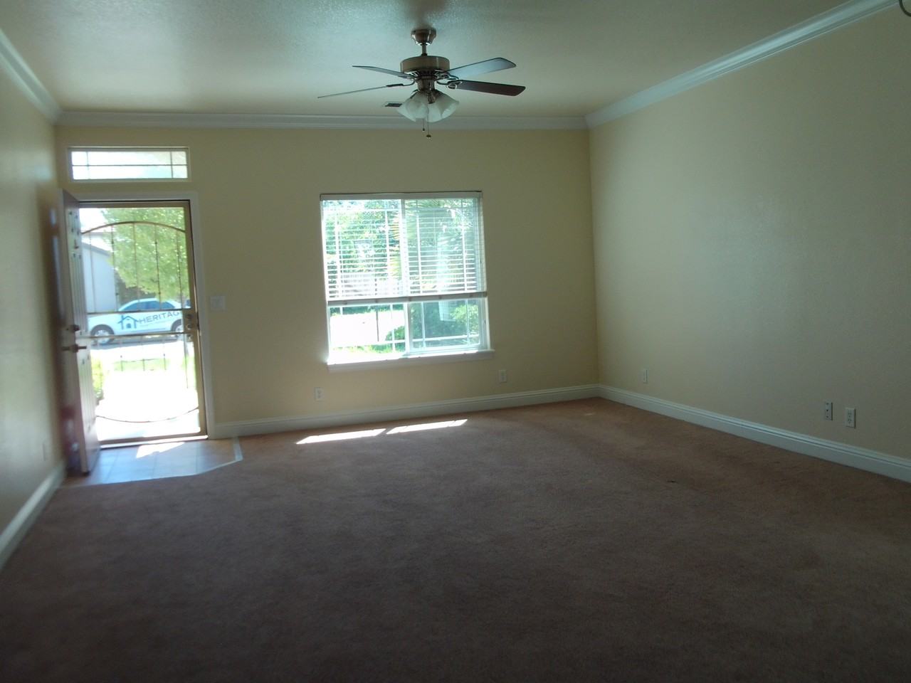 1615 Bay Dr #1 - Photo 4 of 19