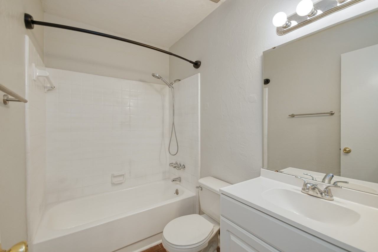 1340 Cherry St #6 - Photo 6 of 23