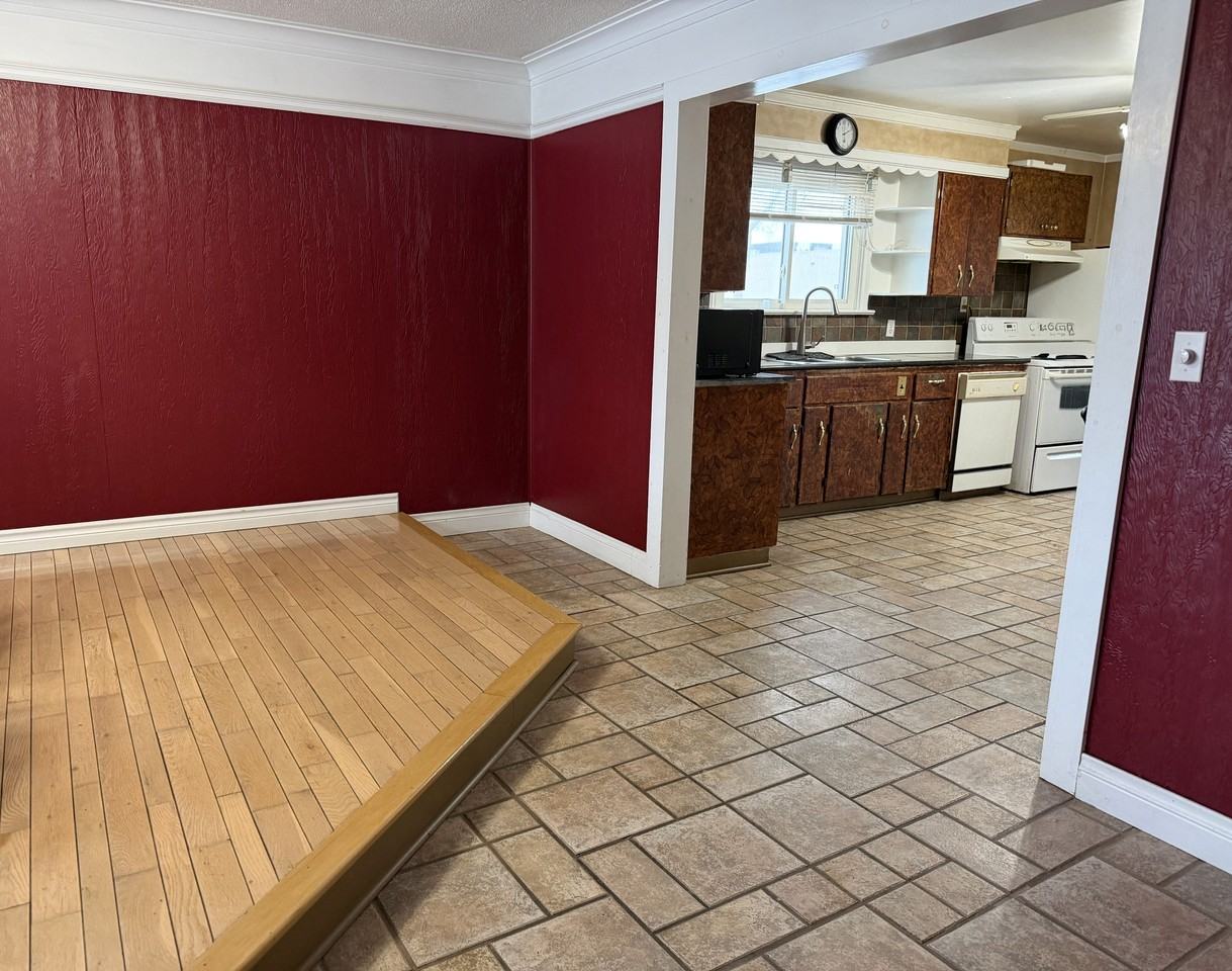 1083 London Rd #1 - Photo 6 of 9