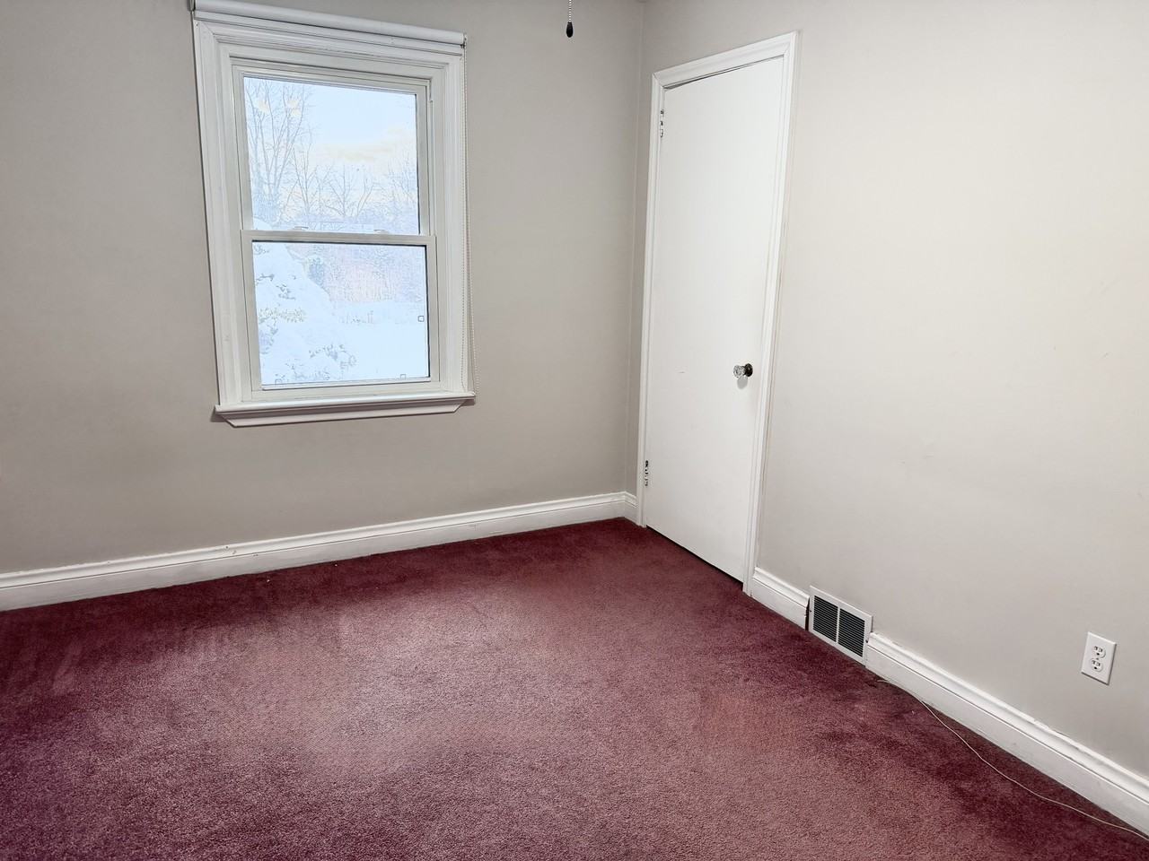 1083 London Rd #1 - Photo 7 of 9