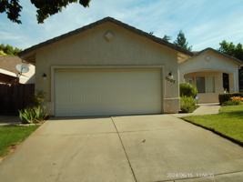 featured image of 1007 Mariposa Dr #1