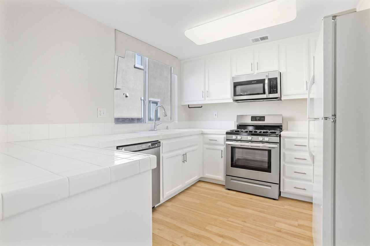 517 Tower Hill Ave #1 - Photo 3 of 28