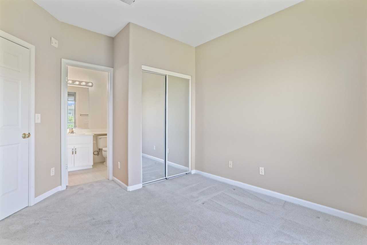 517 Tower Hill Ave #1 - Photo 5 of 28