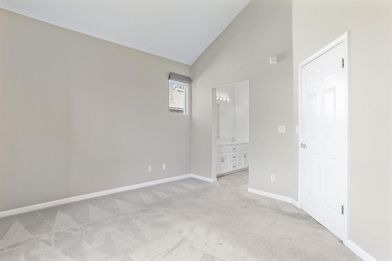 517 Tower Hill Ave #1 - Photo 6 of 28