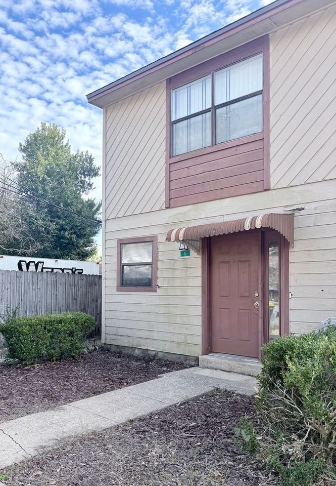 208 3rd St Se - Photo 3 of 23