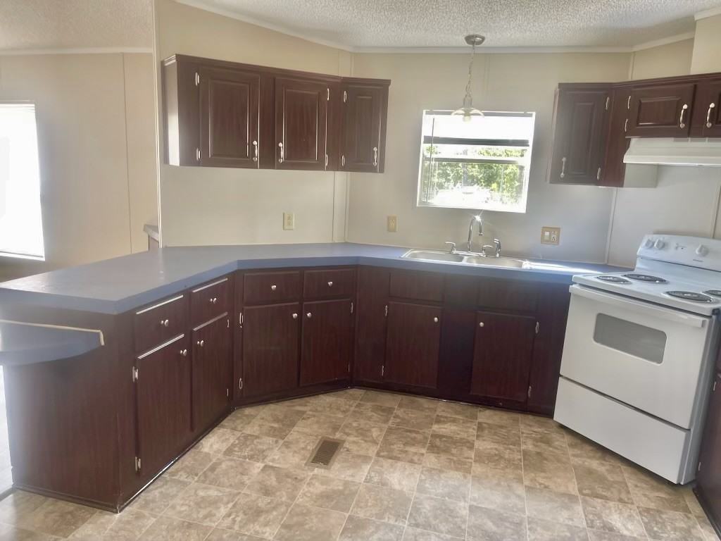 522 Shirley Dr #522 - Photo 3 of 10