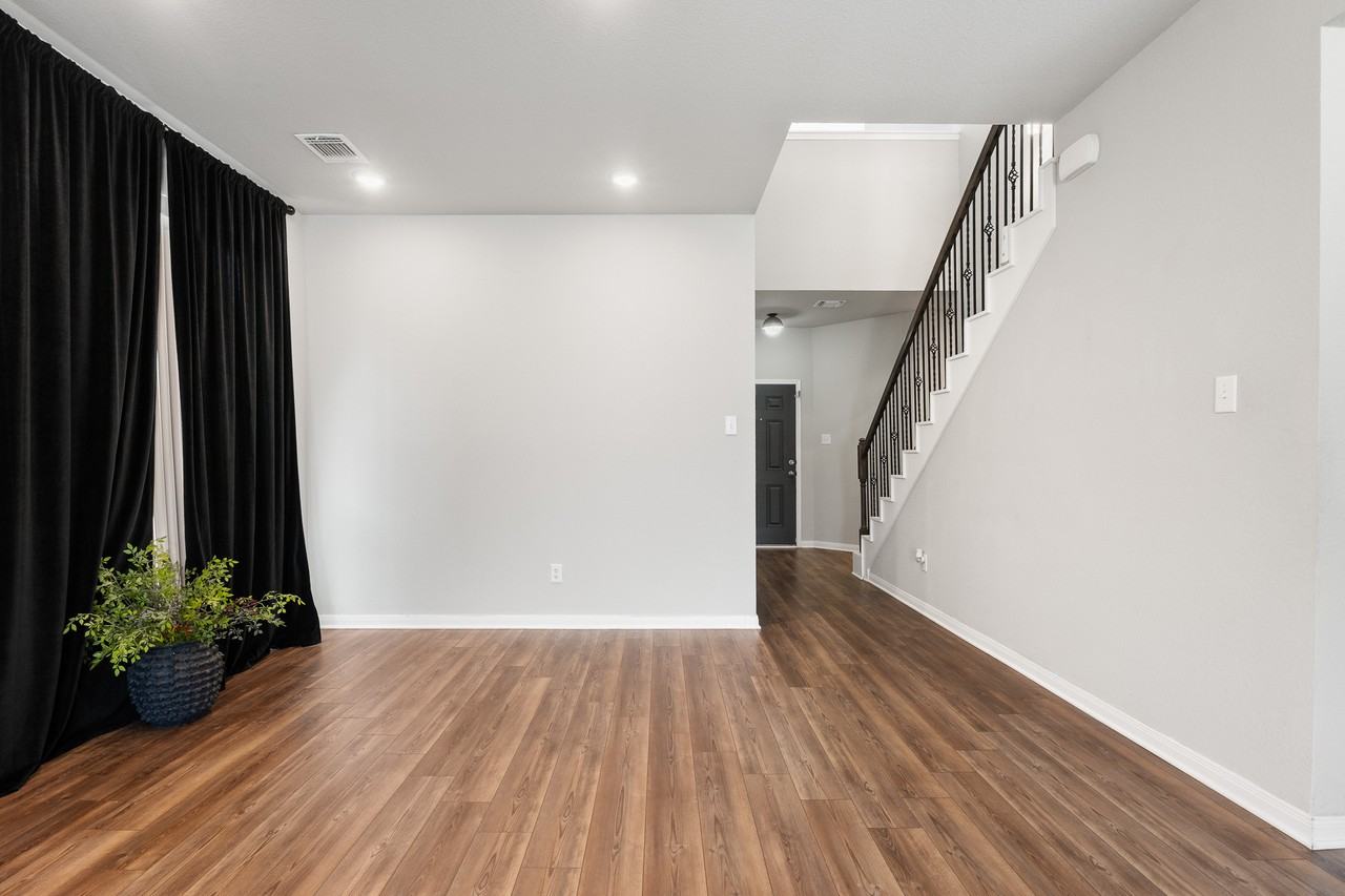 6206 Golden Gate Dr #1 - Photo 3 of 10