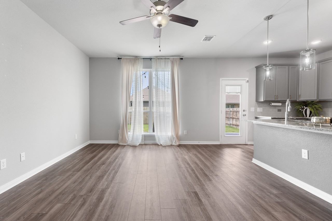 6206 Golden Gate Dr #1 - Photo 5 of 10