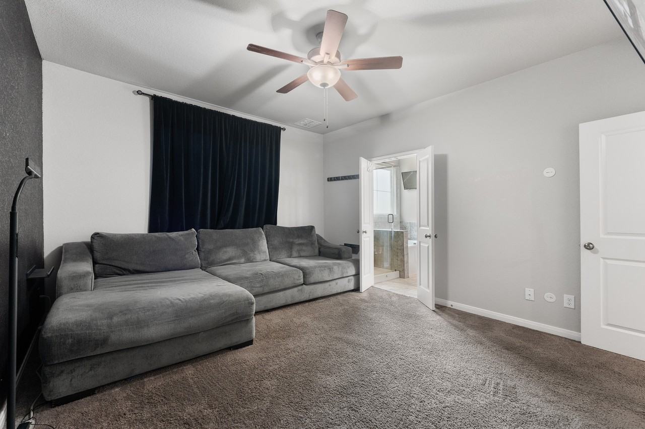 6206 Golden Gate Dr #1 - Photo 7 of 10