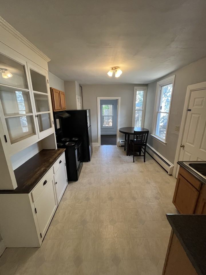 1027 Church St #1 - Photo 4 of 17