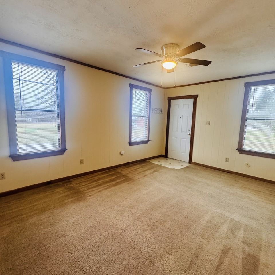 2102 13th St - Photo 4 of 10