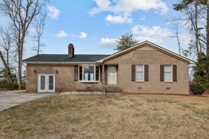 featured image of 340 Circle Dr #1