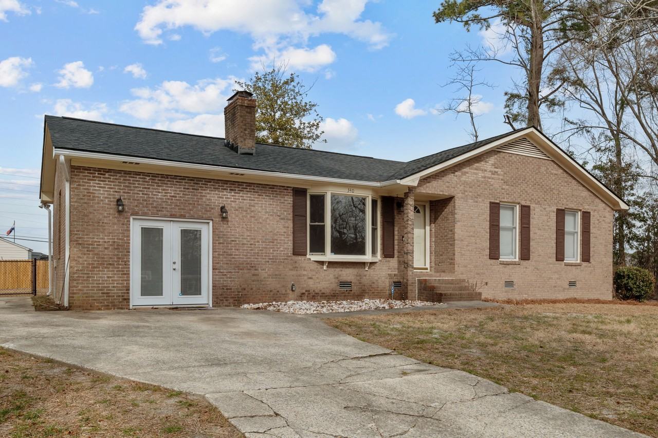 340 Circle Dr #1 - Photo 3 of 43