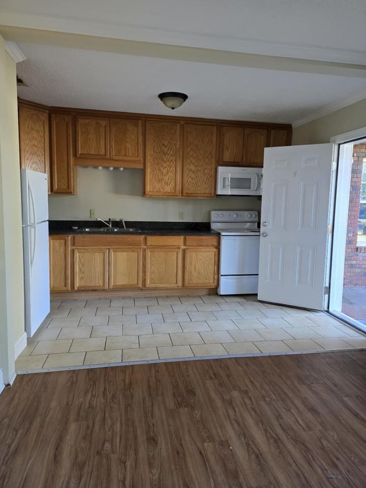 836 Northside Dr E #1 - Photo 3 of 8