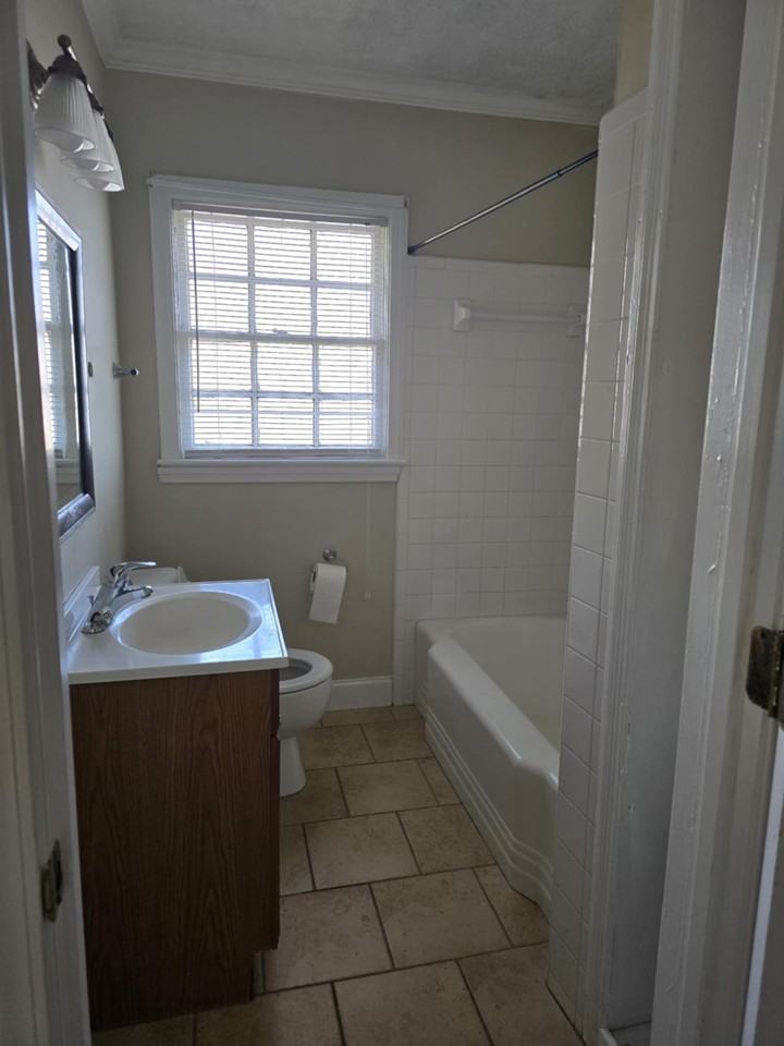 836 Northside Dr E #1 - Photo 5 of 8