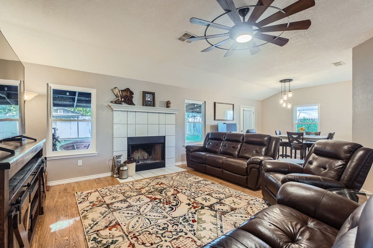 121 Flora St #1 - Photo 2 of 22