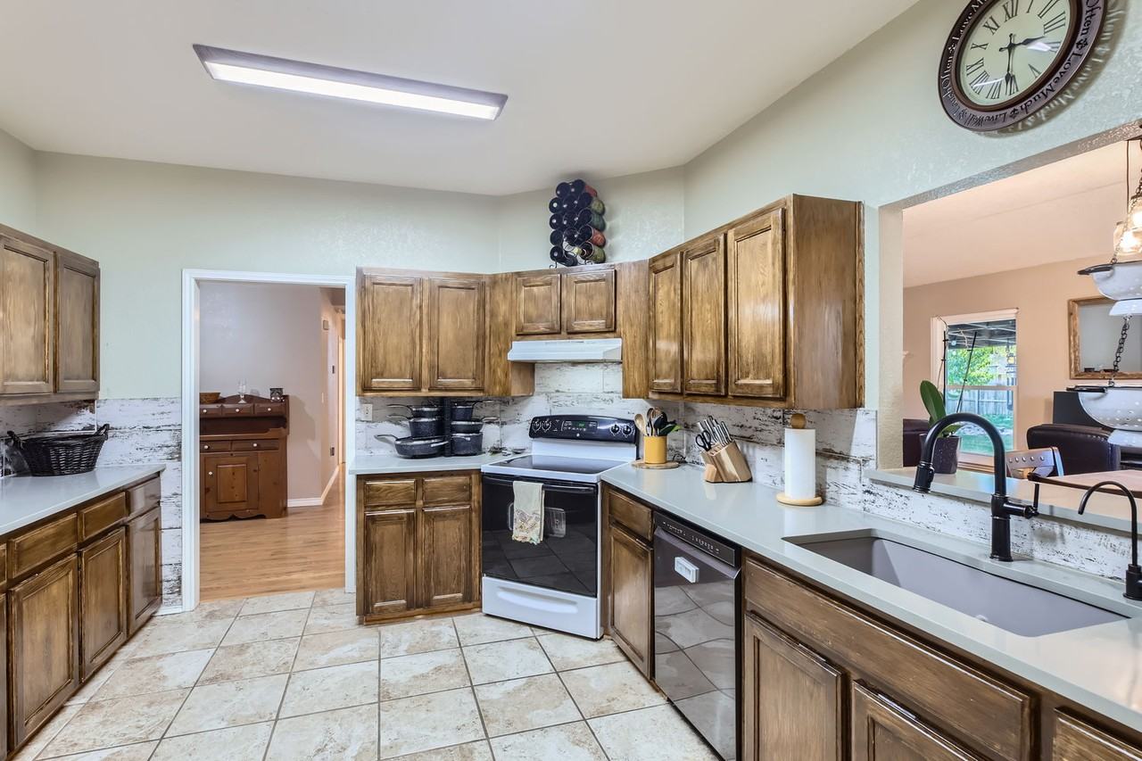 121 Flora St #1 - Photo 4 of 22