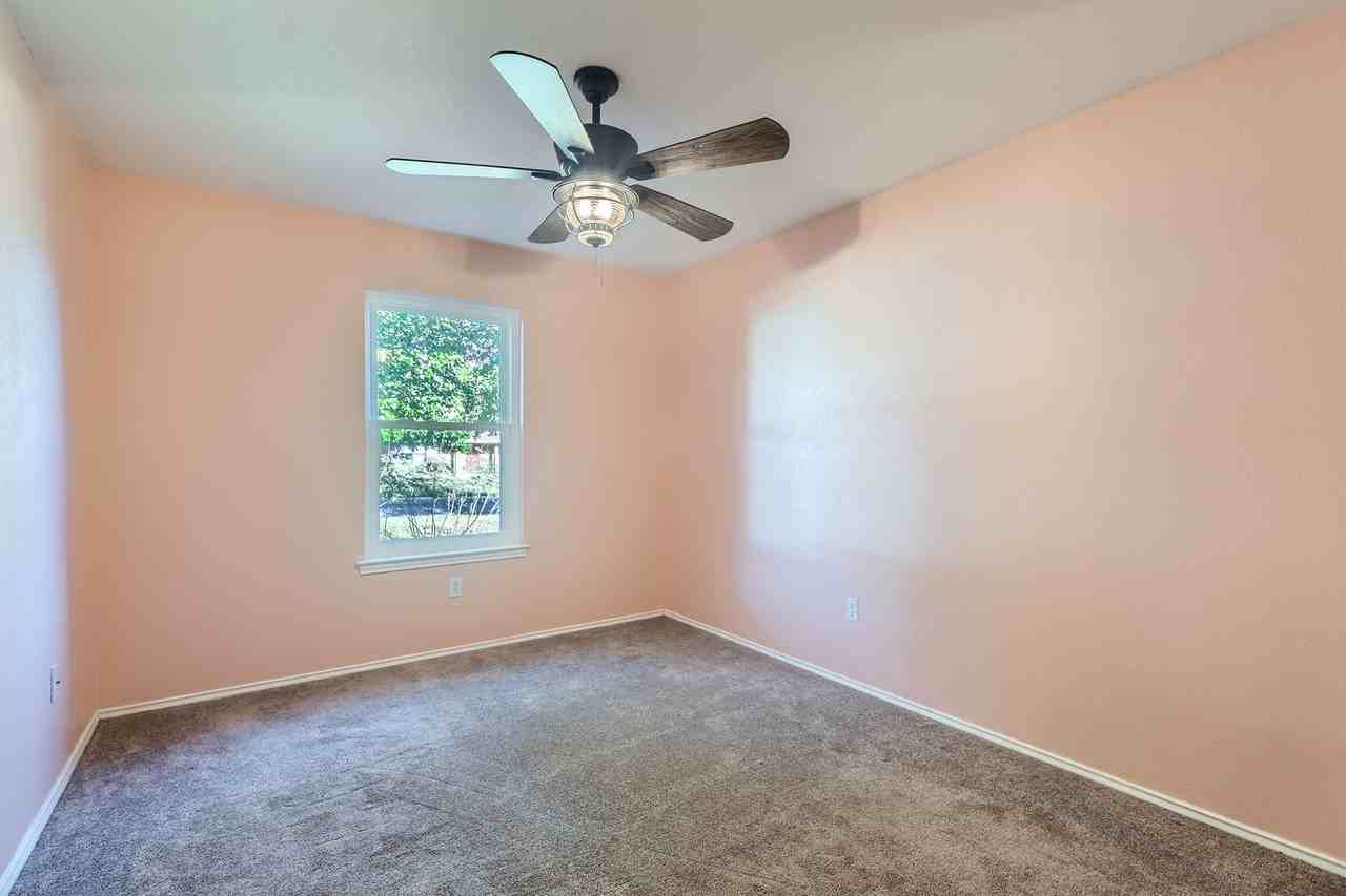 121 Flora St #1 - Photo 7 of 22