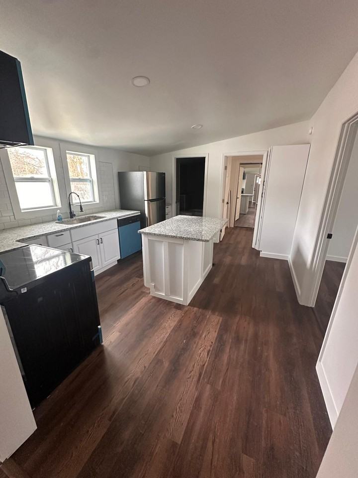 401 Holmes St #1 - Photo 5 of 16