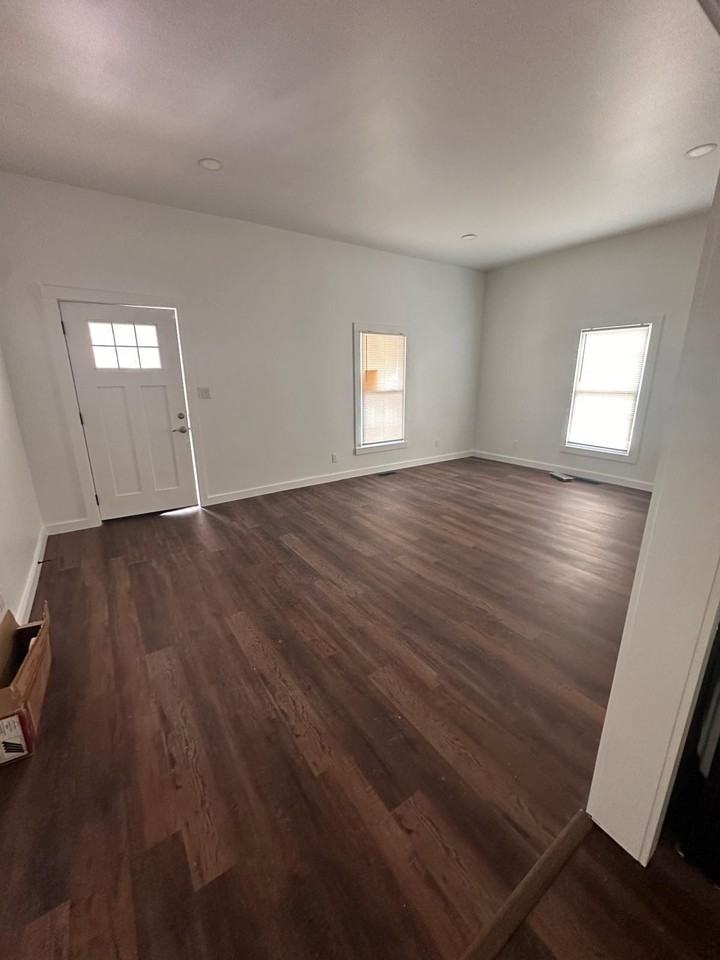 401 Holmes St #1 - Photo 6 of 16