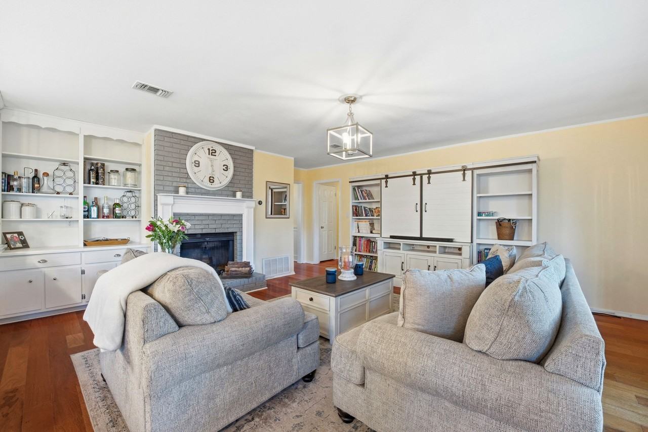 7477 Baywoods Ln #1 - Photo 7 of 26