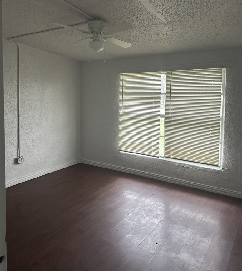 1410 Burke Dr #4 - Photo 4 of 10