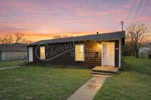 featured image of 424 W Green Ave