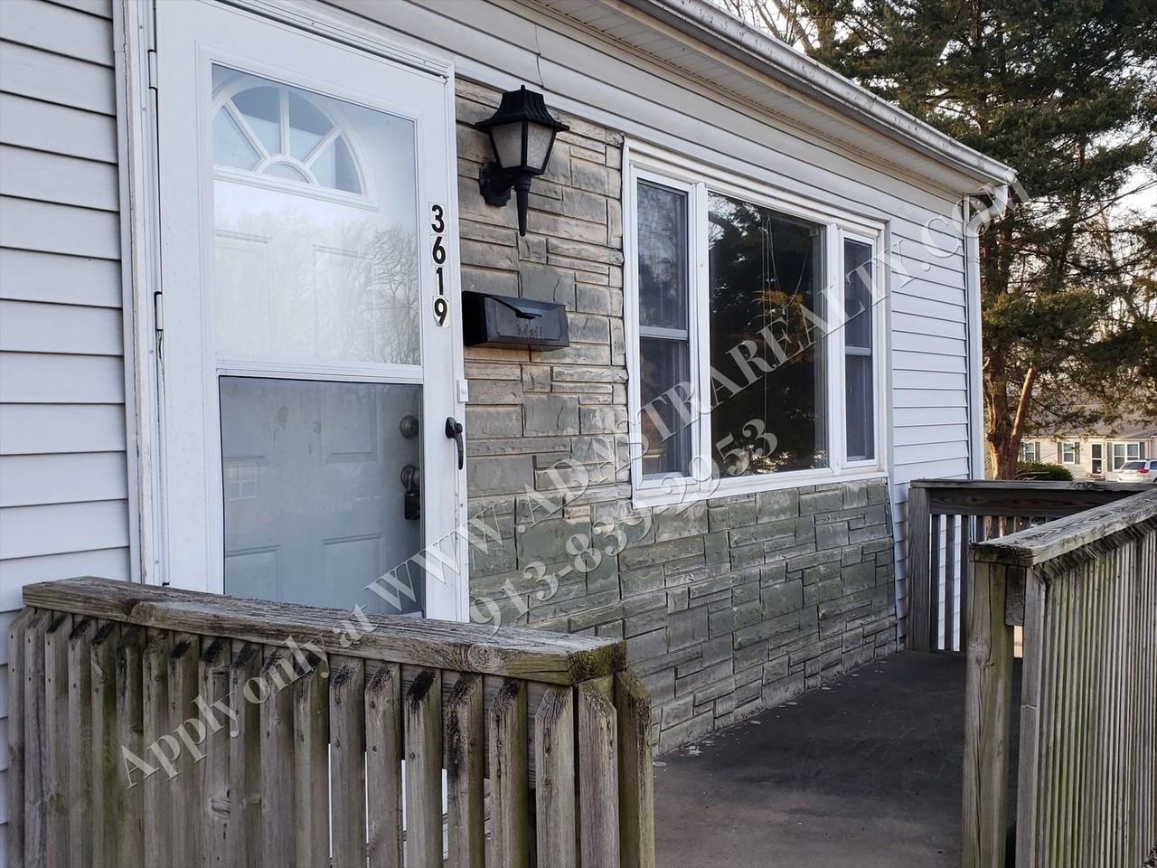 3619 Ne 54th Ter - Photo 3 of 20