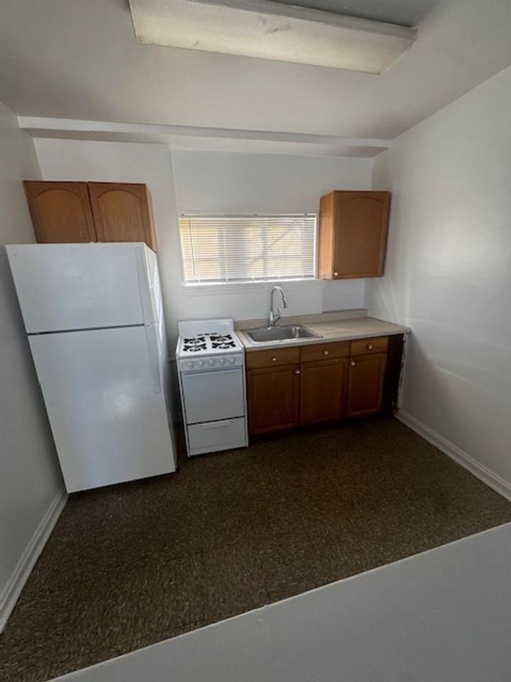 1107 48th Pl Ne - Photo 2 of 9