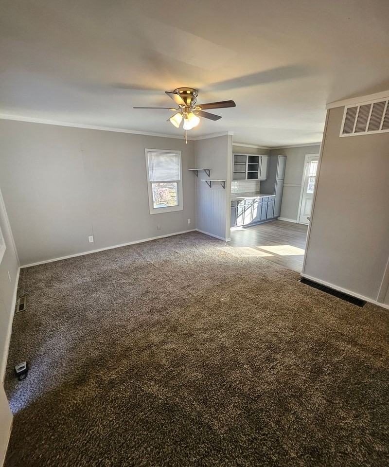 7139 Ne 52nd St - Photo 2 of 5