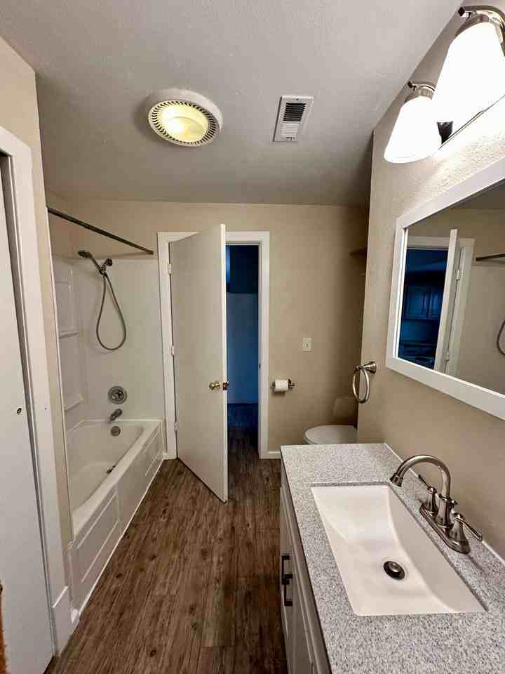 613 W Knox Ave #2 - Photo 6 of 8