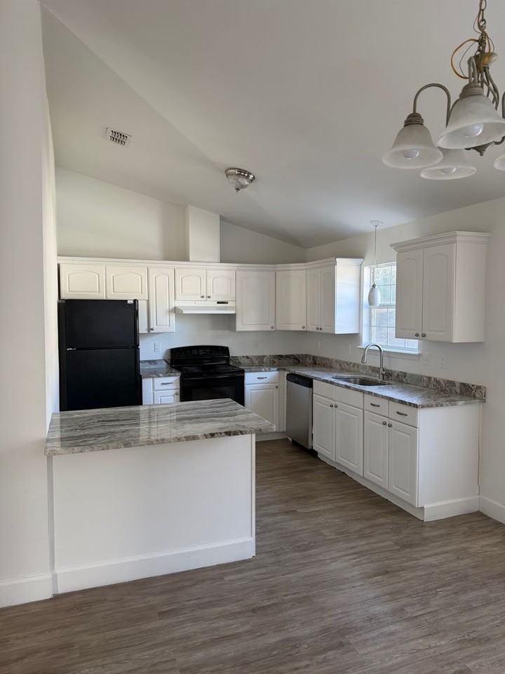 939 Balkin Rd - Photo 2 of 7