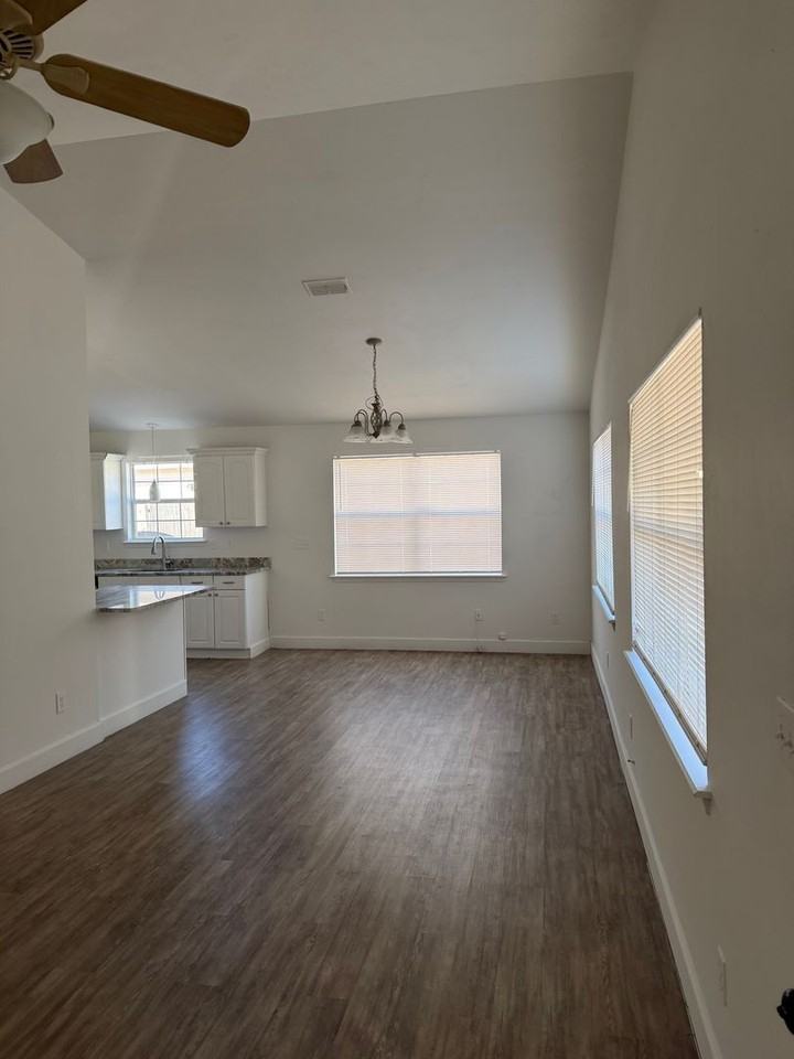 939 Balkin Rd - Photo 3 of 7