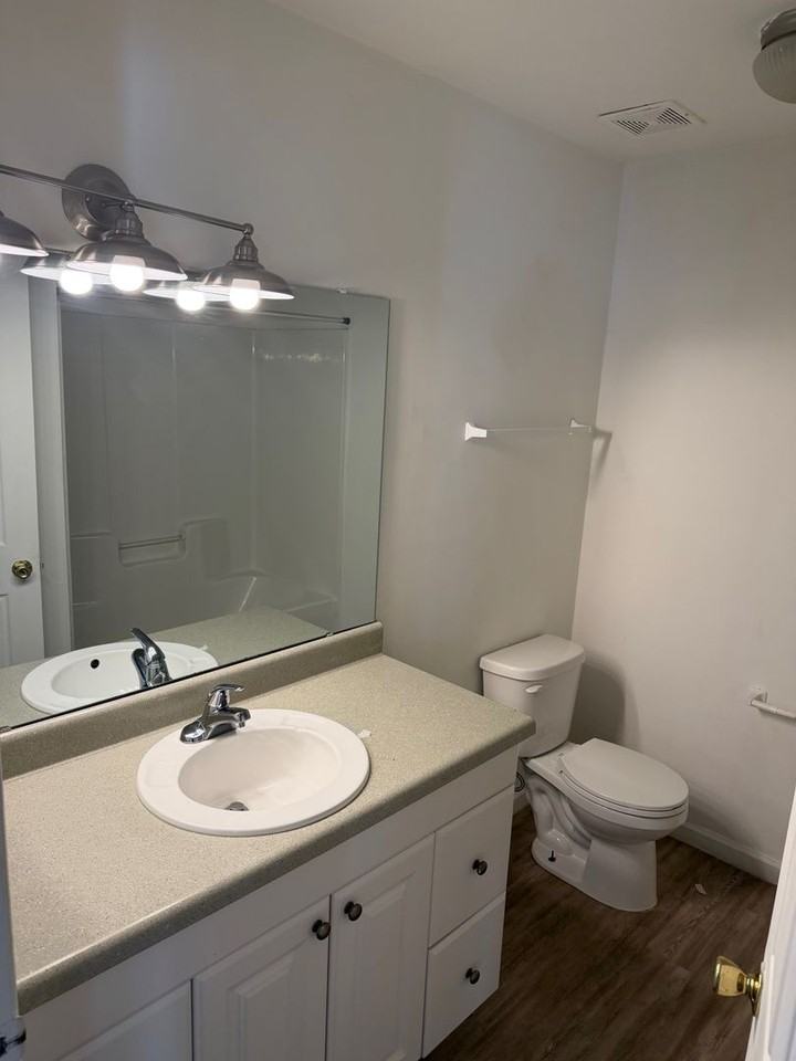 939 Balkin Rd - Photo 6 of 7