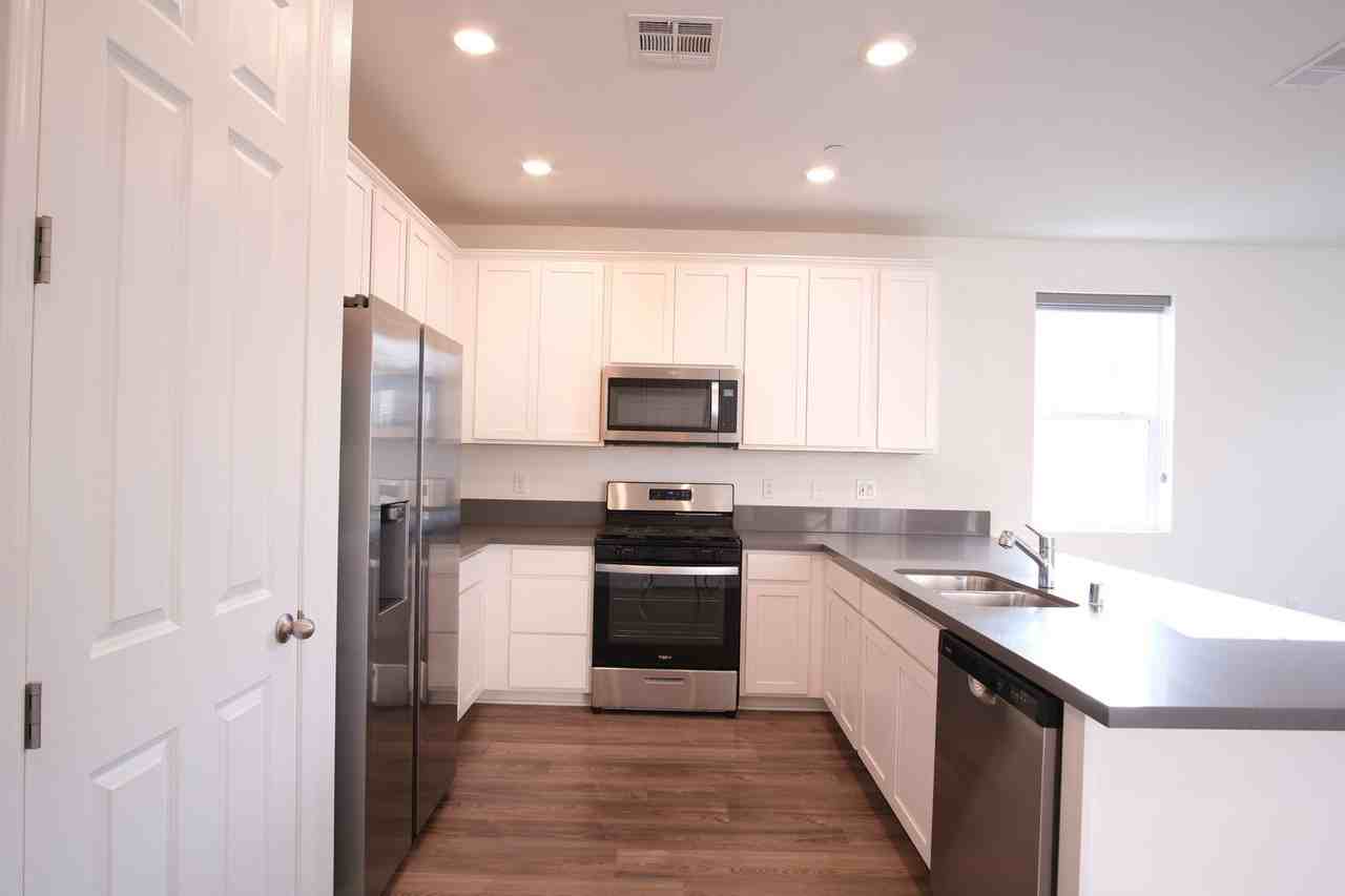 540 Spalding Way - Photo 3 of 25