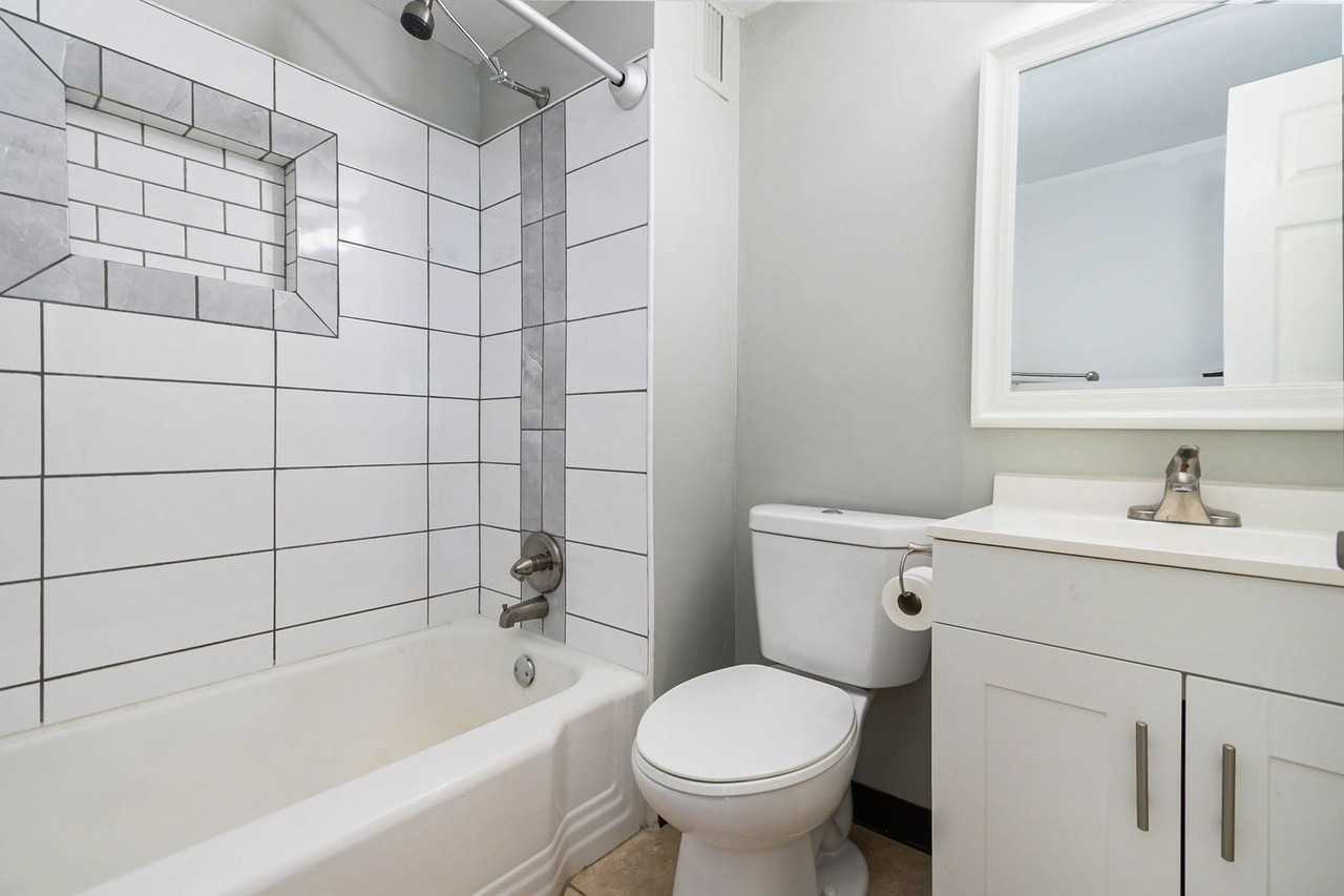 The Stones - Photo 2 of 9