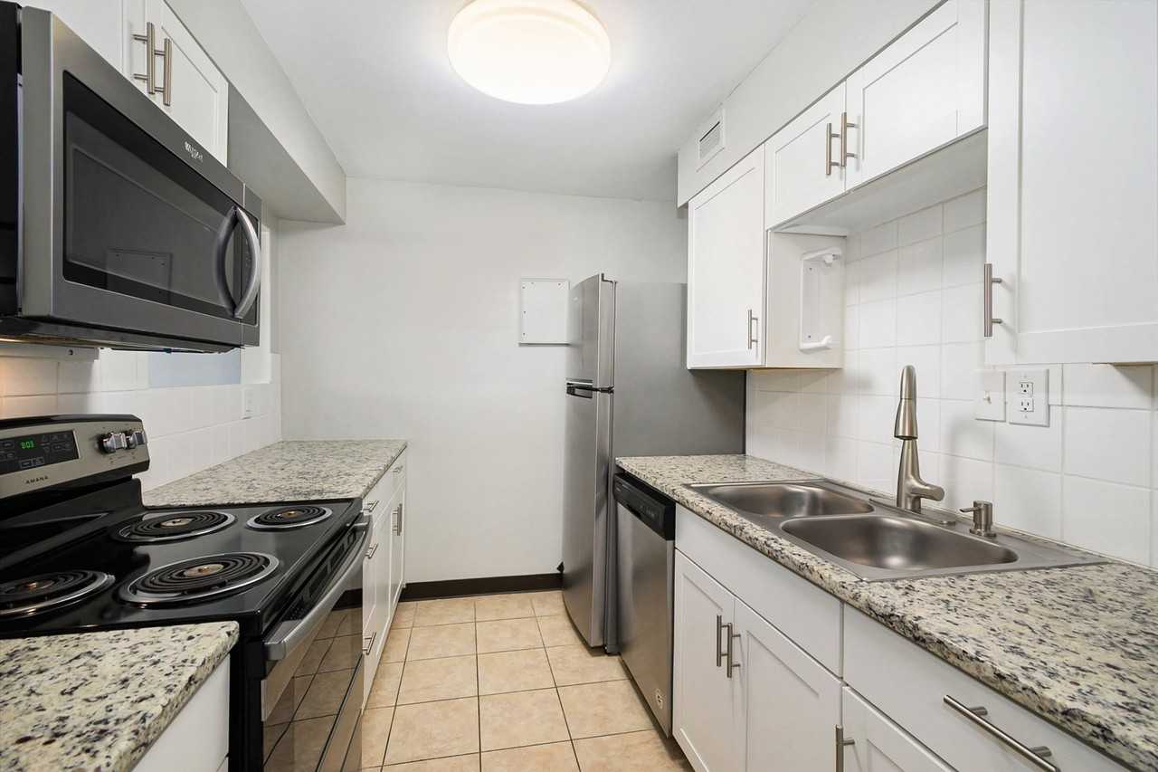 The Stones - Photo 4 of 9