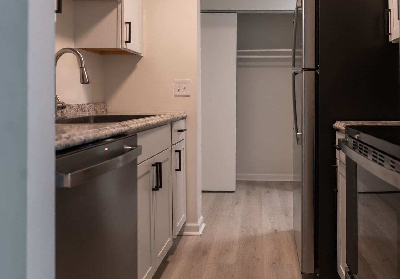 Summit Ridge Apartments - Photo 4 of 9