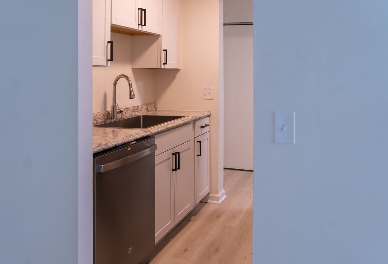 Summit Ridge Apartments - Photo 6 of 9