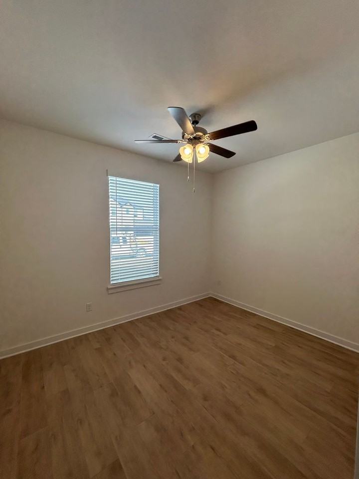 2431 Longfellow Dr - Photo 2 of 28