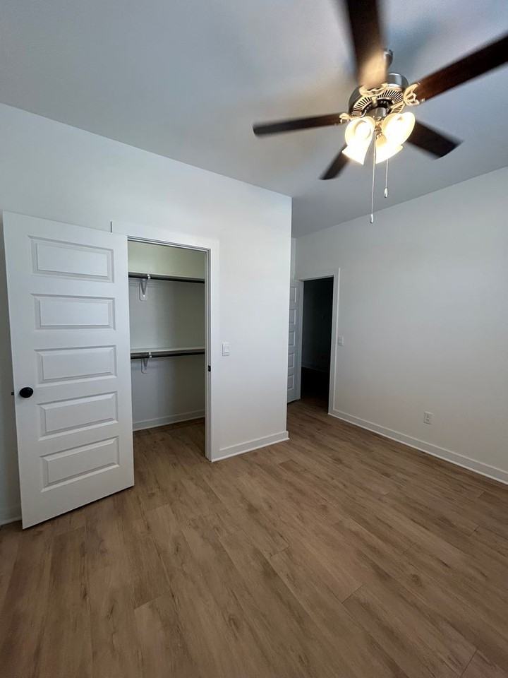 2431 Longfellow Dr - Photo 3 of 28